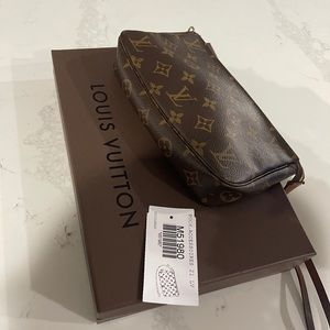 Louis Vuitton Pochette wristlet